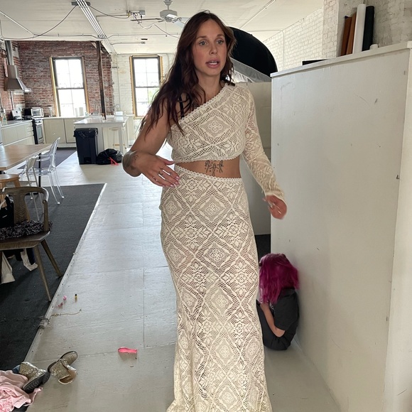 Bronx and banco gown - Picture 6 of 7